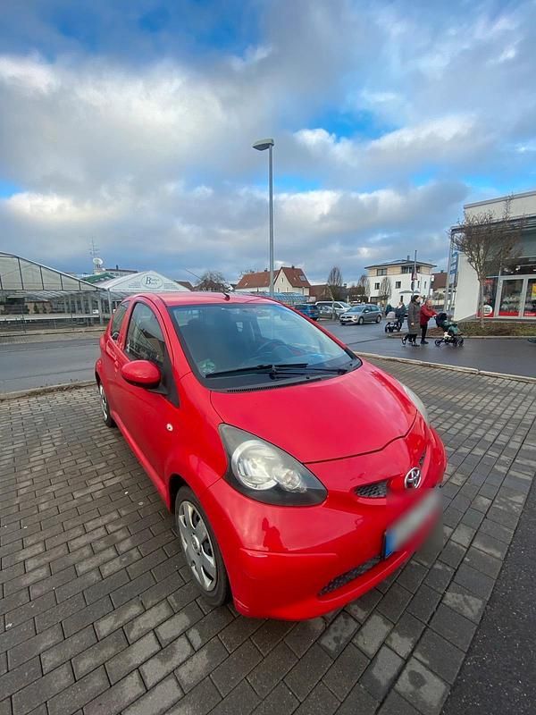 Gebraucht Toyota Aygo 68 PS (50 kW) 2006 Rot Kleinwagen