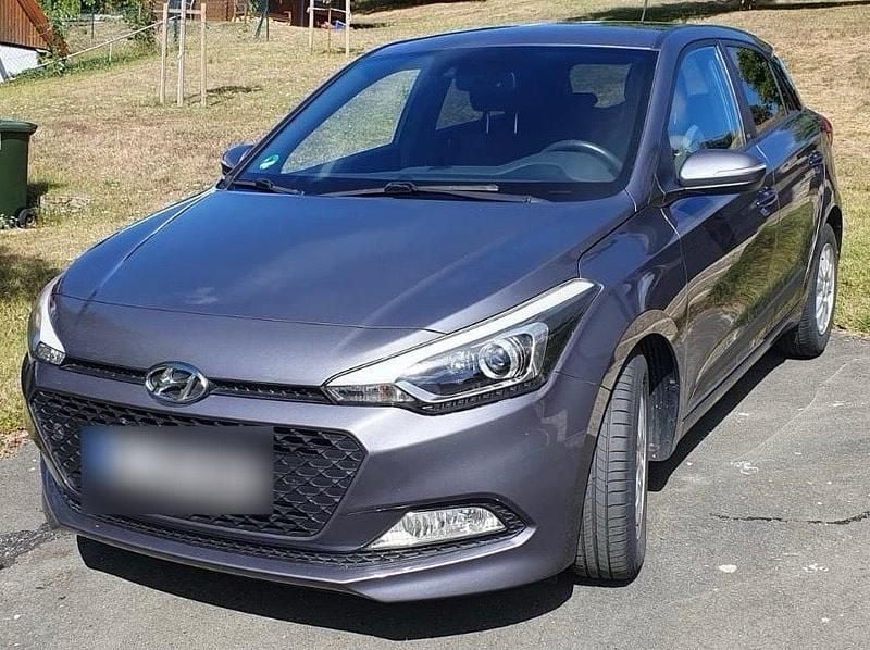 Grau Gebraucht 2018 Hyundai i20 Kleinwagen | 9.200 € (Guter Preis) - Bild 1/4
