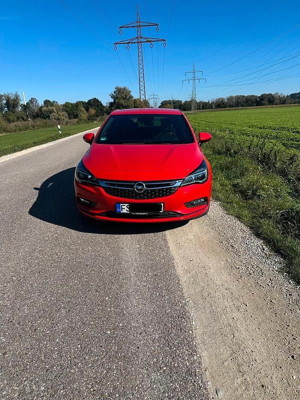 Rot Gebraucht 2019 Opel Astra Dynamic Limousine | 12.499 € (Etwas zu teuer) - Bild 1/4