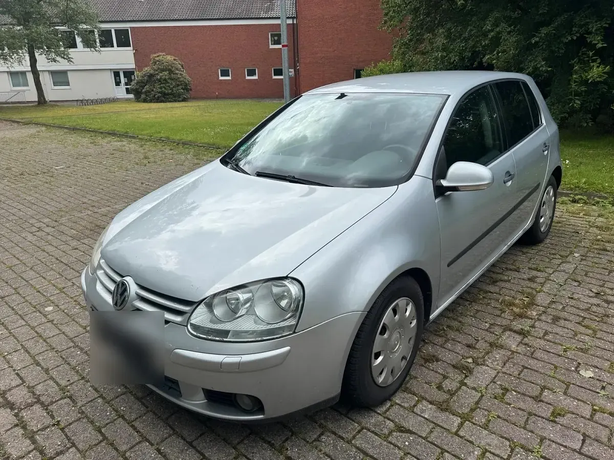 Gebraucht VW Golf V 105 PS (77 kW) 2004 Silber Kleinwagen