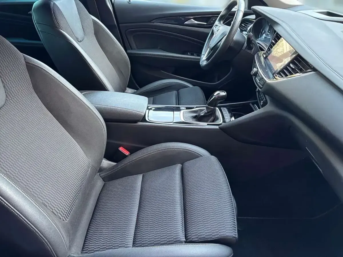 Gebraucht Opel Insignia Business 136 PS (100 kW) 2019 Black meet kettle (metallic) Limousine