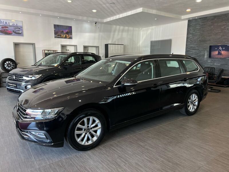 Schwarz Gebraucht 2021 VW Passat Limousine | 18.985 € (Fairer Preis) - Bild 1/4