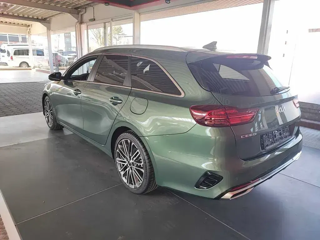 Gebraucht Kia Ceed Sportswagon GT-Line 140 PS (102 kW) 2025 Experiencegrün Kombi