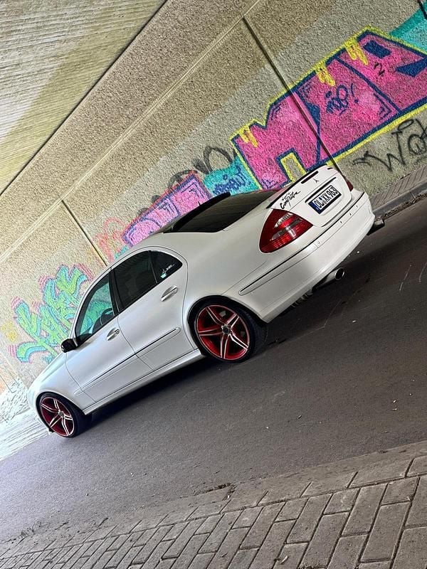 Andere farben Gebraucht 2005 Mercedes E350 AMG Limousine | 4.999 € (Superpreis) - Bild 1/4