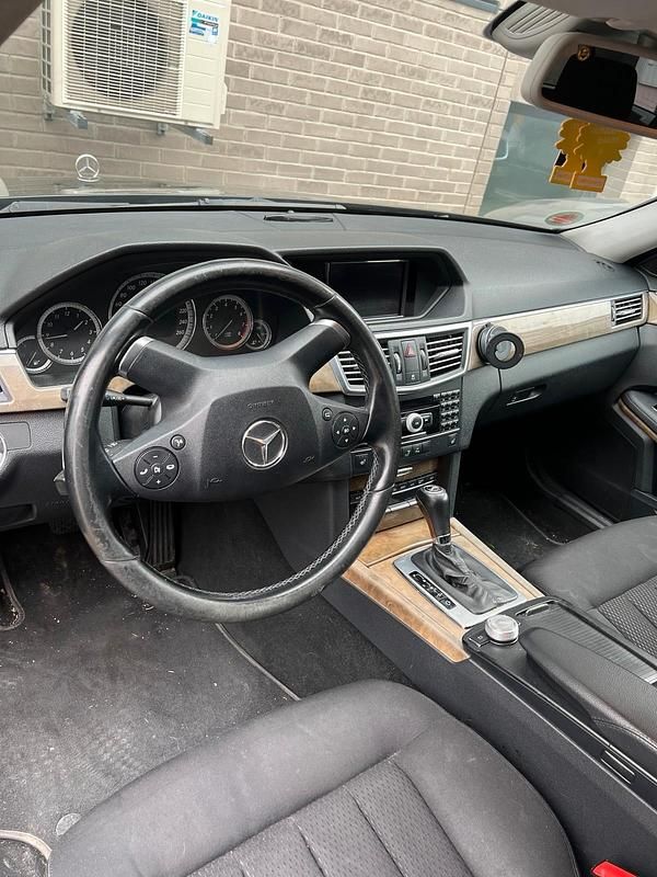 Gebraucht Mercedes E250 204 PS (150 kW) 2010 Schwarz Kombi