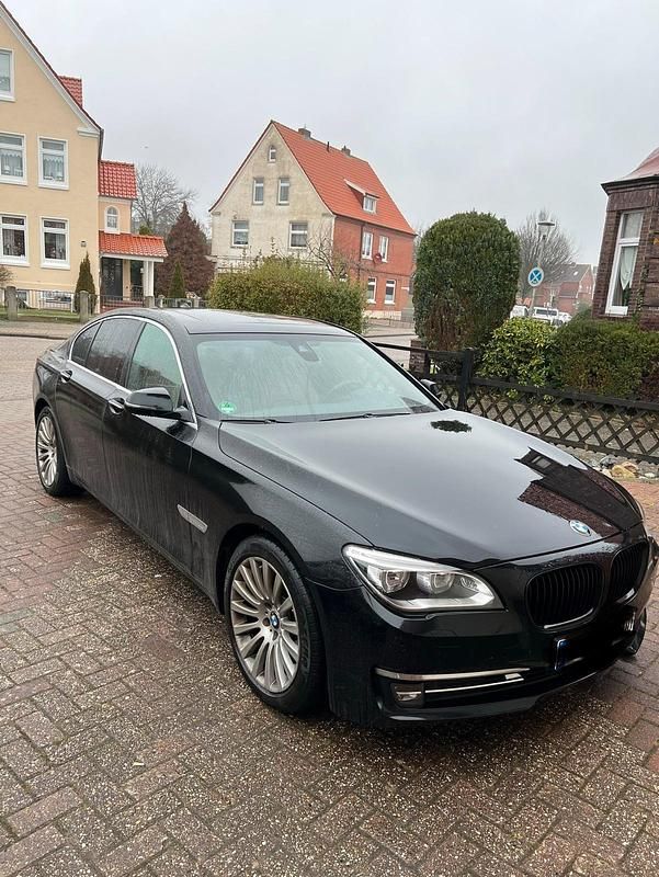 Schwarz Gebraucht 2013 BMW 730 Limousine | 20.000 € (Fairer Preis) - Bild 1/4