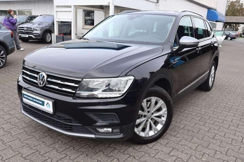 Deep black pearlescent Gebraucht 2019 VW Tiguan Allspace Comfortline SUV | 19.870 € (Guter Preis) - Bild 1/2