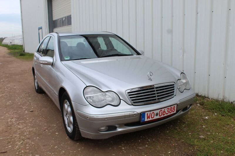 Silber Gebraucht 2002 Mercedes C200 Elegance Limousine | 1.980 € (Fairer Preis) - Bild 1/4