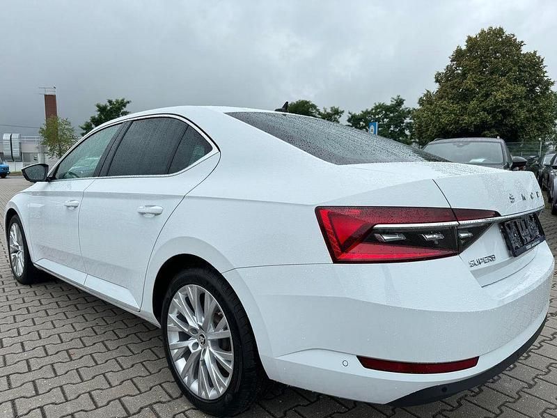 Gebraucht Skoda Superb Style 200 PS (147 kW) 2022 Weiß Limousine