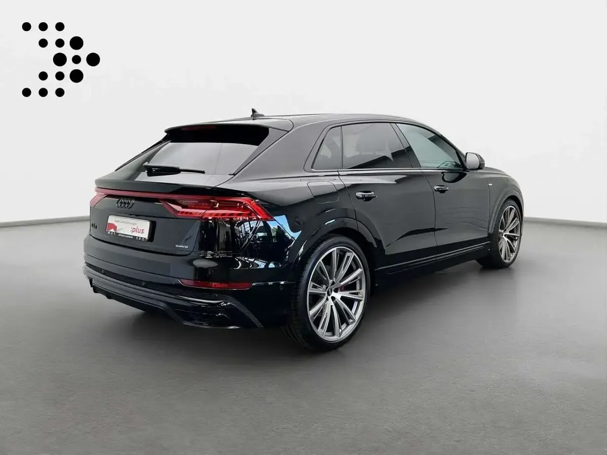 Gebraucht Audi Q8 Ambiente 286 PS (210 kW) 2023 Mythosschwarz metallic SUV