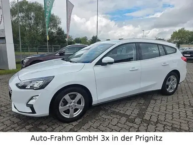 Używany Ford Focus Cool & Connect 135 KM (99 kW) 2021 Biały Kombi