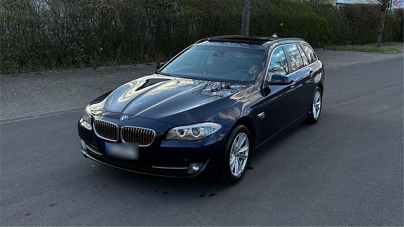 Gebraucht BMW 530 258 PS (189 kW) 2012 Blau Kombi