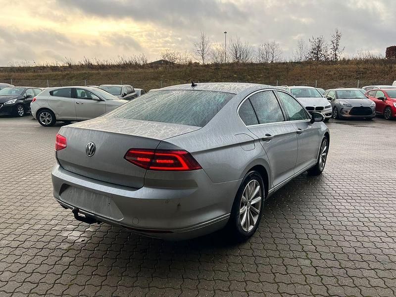Gebraucht VW Passat Highline 179 PS (131 kW) 2017 Silber Limousine