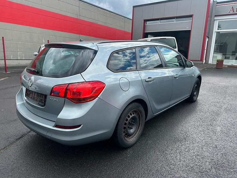 Gebraucht Opel Astra 95 PS (69 kW) 2011 Grau Kombi