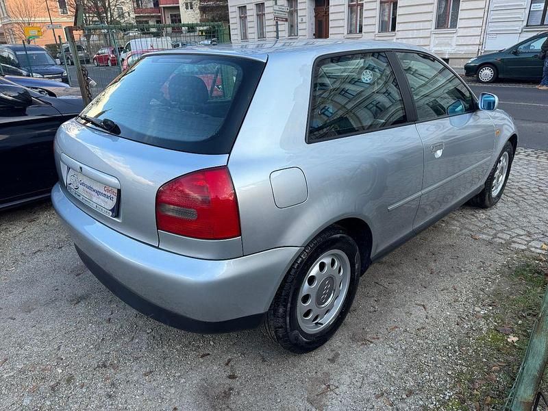 Gebraucht Audi A3 Sport 101 PS (74 kW) 1997 Silber Kleinwagen
