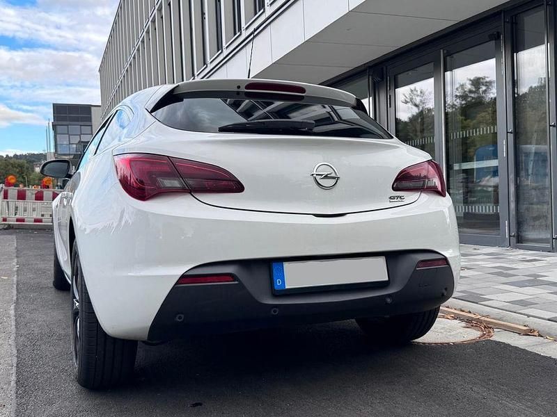 Gebraucht Opel Astra GTC 120 PS (88 kW) 2012 Weiß Limousine