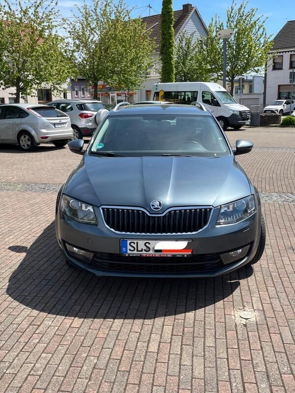 Grau Gebraucht 2017 Skoda Octavia Ambition Kombi | 10.950 € (Guter Preis) - Bild 1/4