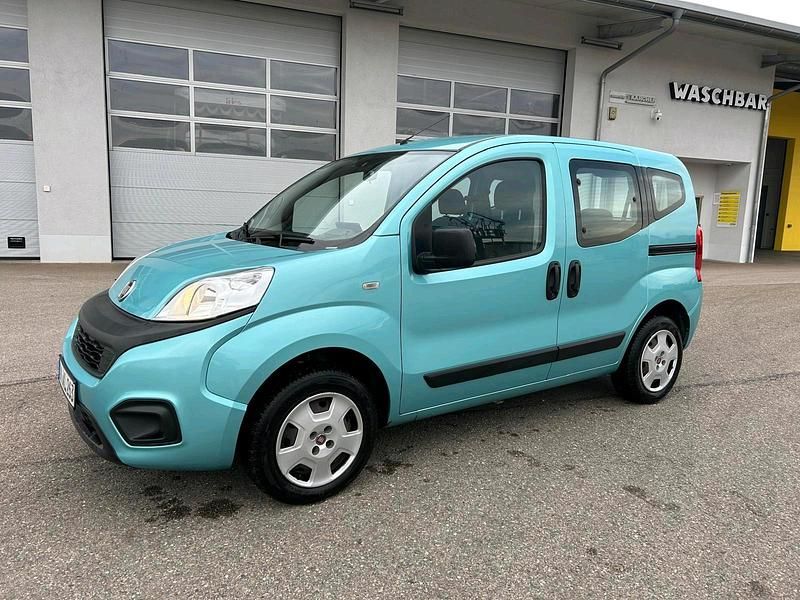 Blau Gebraucht 2017 Fiat Qubo Trekking Van / Kleinbus | 4.300 € - Bild 1/4