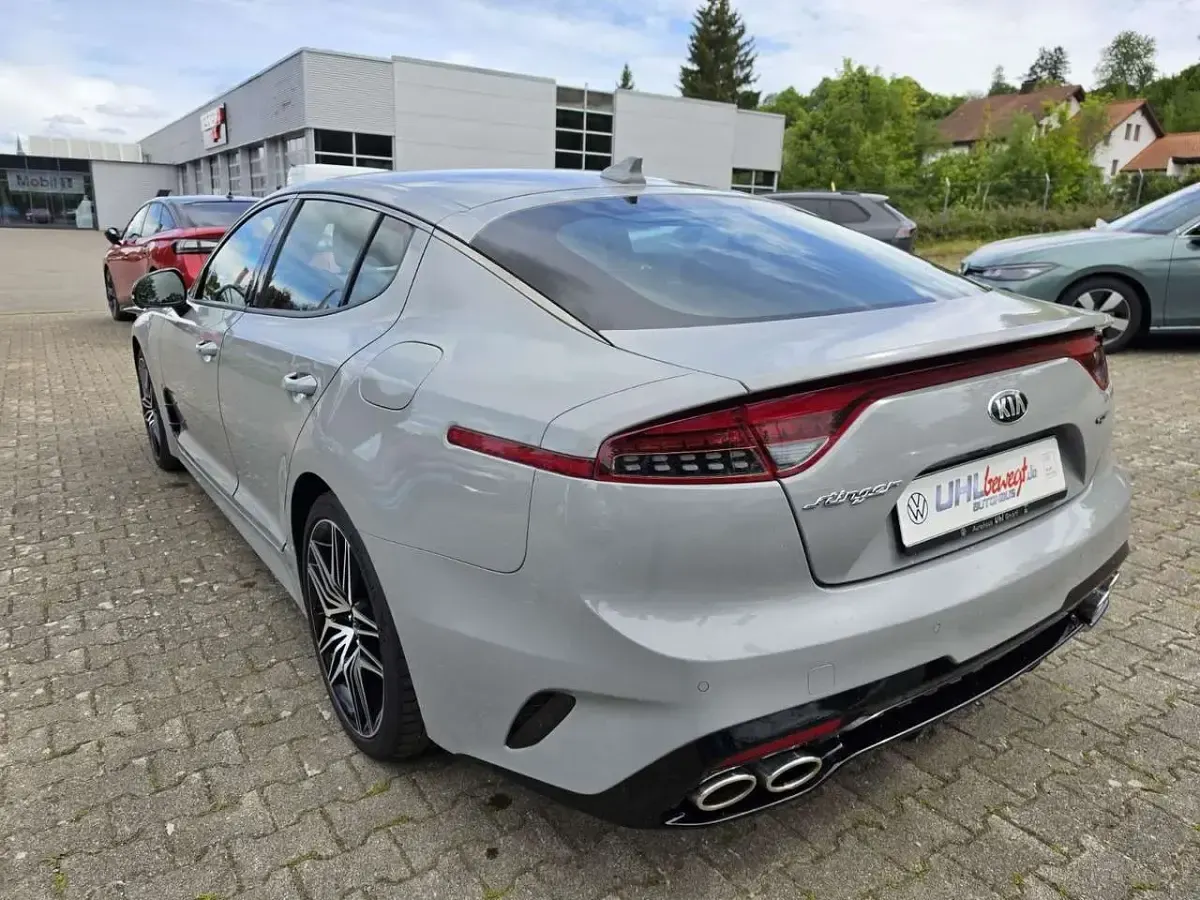 Gebraucht Kia Stinger GT 366 PS (269 kW) 2021 Ceramicsilber Kleinwagen