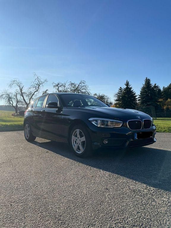 Schwarz Gebraucht 2016 BMW 118 Advantage Kleinwagen | 11.000 € (Fairer Preis) - Bild 1/4