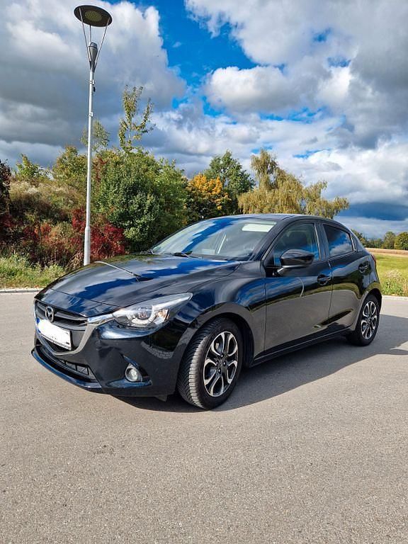 Schwarz Gebraucht 2016 Mazda 2 Nakama Limousine | 10.500 € (Fairer Preis) - Bild 1/4