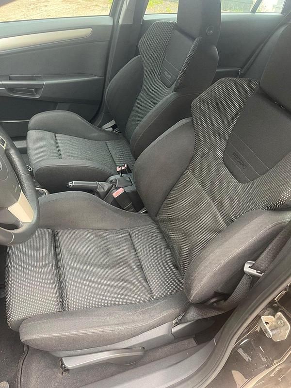 Gebraucht Opel Astra 116 PS (85 kW) 2008 Schwarz Kombi