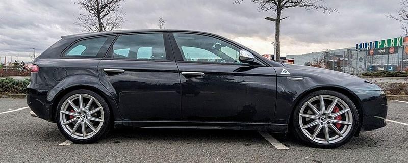 Gebraucht Alfa Romeo 1750 Ti 200 PS (147 kW) 2012 Schwarz Limousine