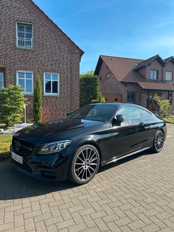 Schwarz Gebraucht 2019 Mercedes C300 AMG line Coupé | 30.900 € (Guter Preis) - Bild 1/4