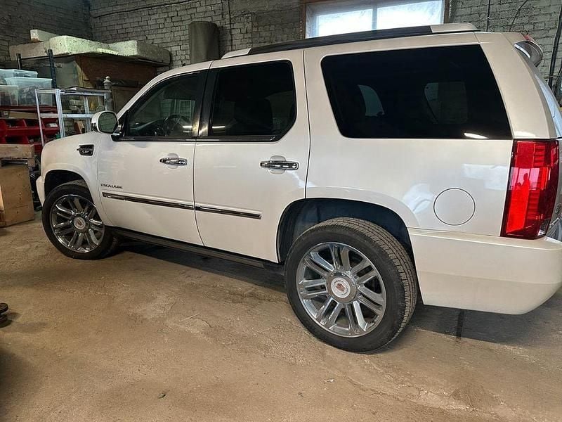 Gebraucht Cadillac Escalade 409 PS (300 kW) 2013 Weiß SUV