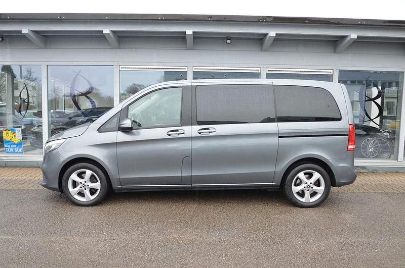Gebraucht Mercedes V220 Avantgarde Edition 163 PS (119 kW) 2020 Grau Van / Kleinbus