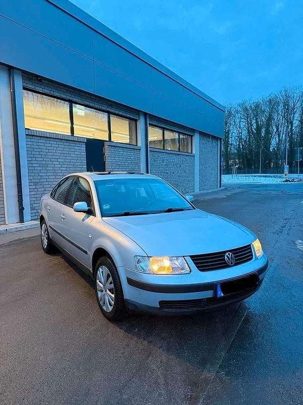 Gebraucht VW Passat 105 PS (77 kW) 1998 Grau Limousine