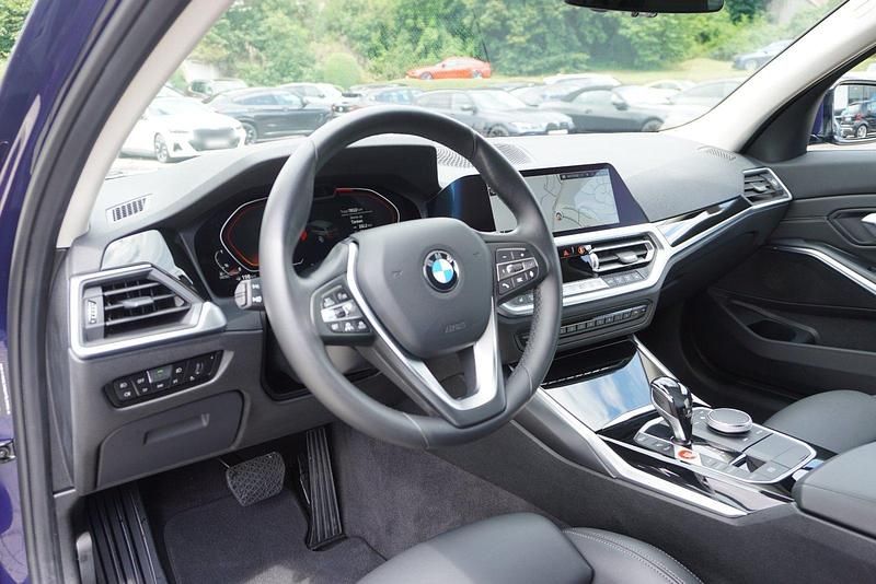 Gebraucht BMW 330 Performance 265 PS (194 kW) 2019 Blau Kombi