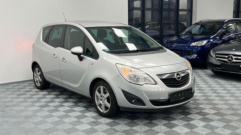 Gebraucht Opel Meriva Design Edition 120 PS (88 kW) 2011 Silber Van / Kleinbus