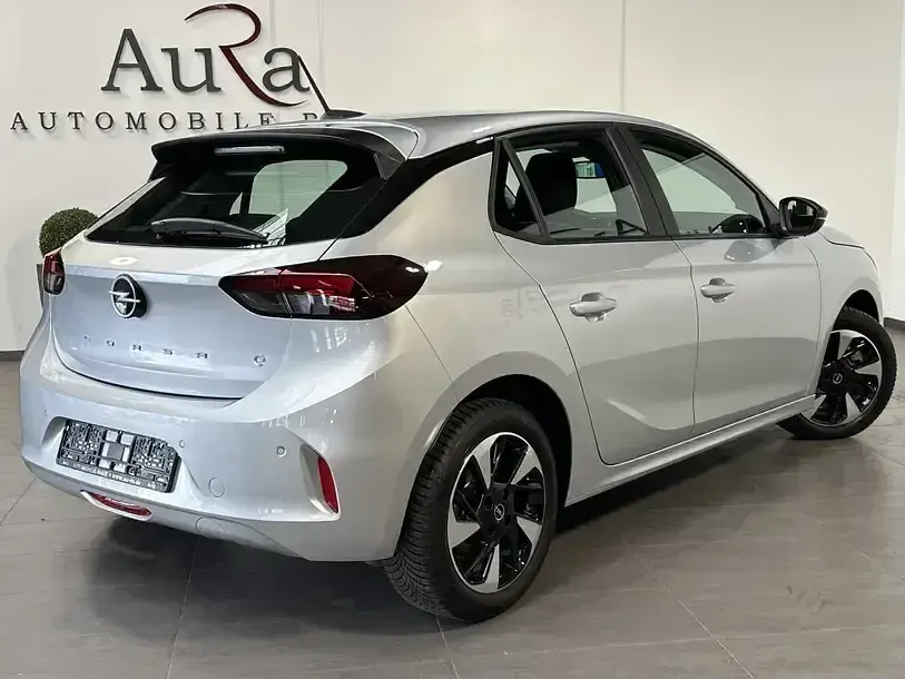 Używany Opel Corsa-e Edition 100 kW (136 KM) 2023 Srebrny Hatchback