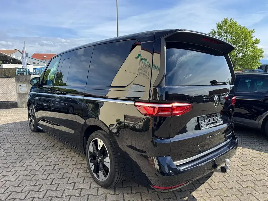 Gebraucht VW Multivan Style 245 PS (180 kW) 2025 Schwarz Van / Kleinbus
