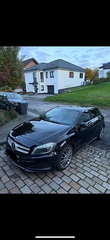 Schwarz Gebraucht 2014 Mercedes A180 AMG line Limousine | 14.100 € (Fairer Preis) - Bild 1/4