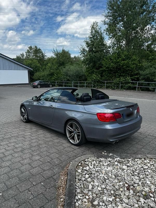 Gebraucht BMW 330 Cabriolet 245 PS (180 kW) 2010 Silber Cabrio