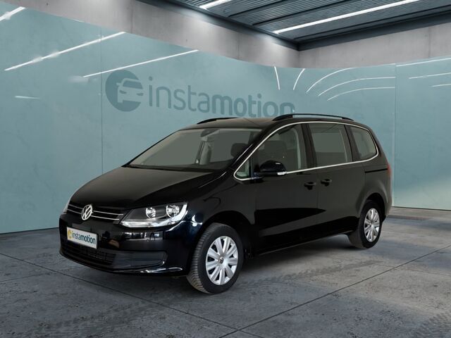 Schwarz Gebraucht 2019 VW Sharan Comfortline Van / Kleinbus | 31.240 € (Teuer) - Bild 1/2