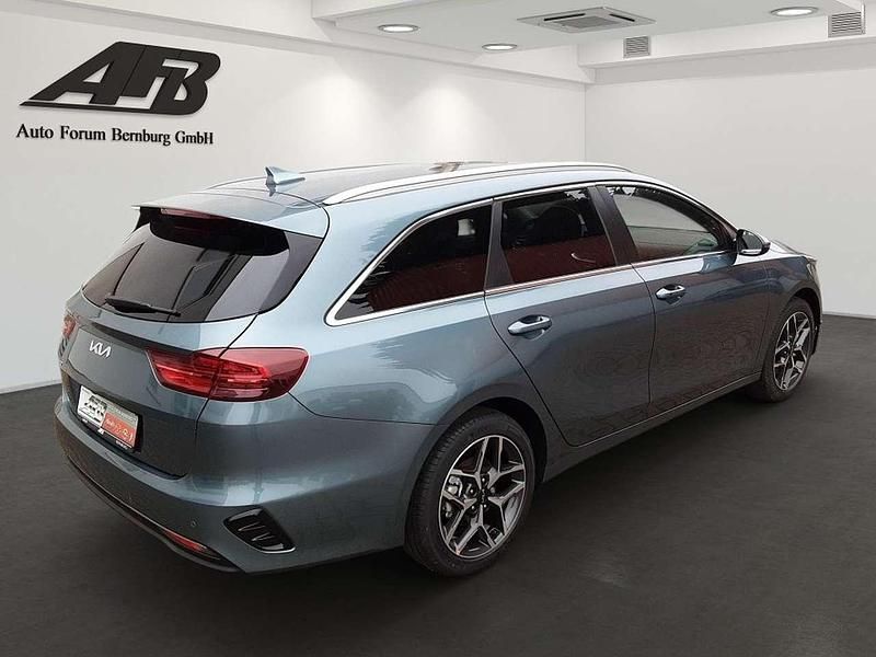 Neu Kia Ceed Sportswagon 140 PS (102 kW) 2025 Grau Kombi
