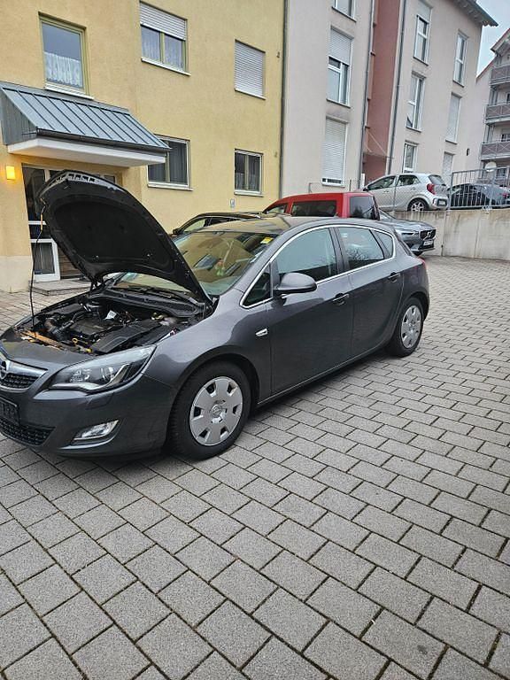 Gebraucht Opel Astra Edition 179 PS (131 kW) 2010 Grau Limousine