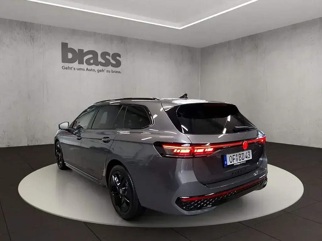 Gebraucht VW Passat R-line 150 PS (110 kW) 2026 Diabasgrau metallic Kombi