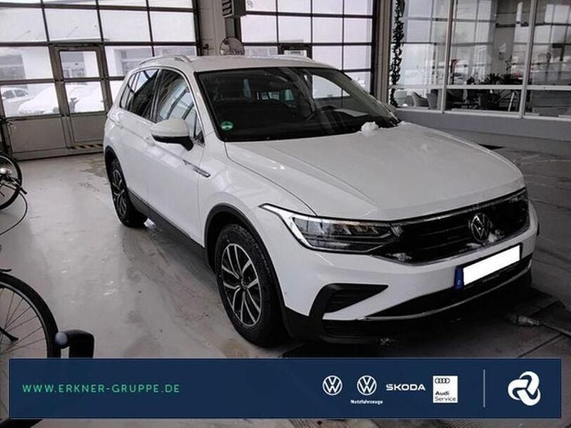 Weiß Gebraucht 2023 VW Tiguan Life SUV | 25.899 € (Guter Preis) - Bild 1/4