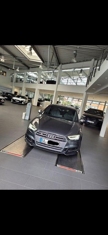 Gebraucht Audi S3 Sport 300 PS (220 kW) 2019 Grau Limousine