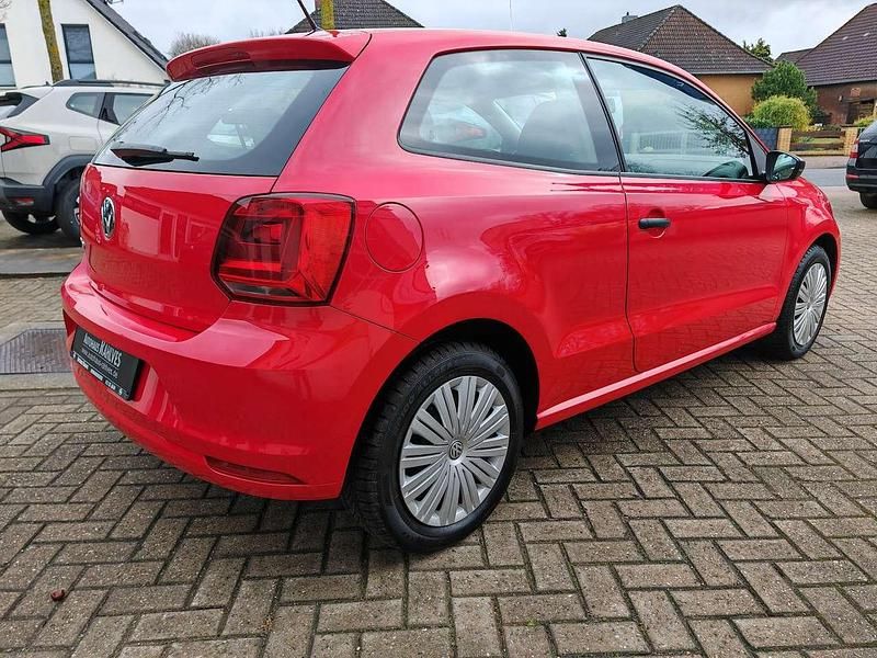 Gebraucht VW Polo Trendline 60 PS (44 kW) 2016 Flashrot Limousine