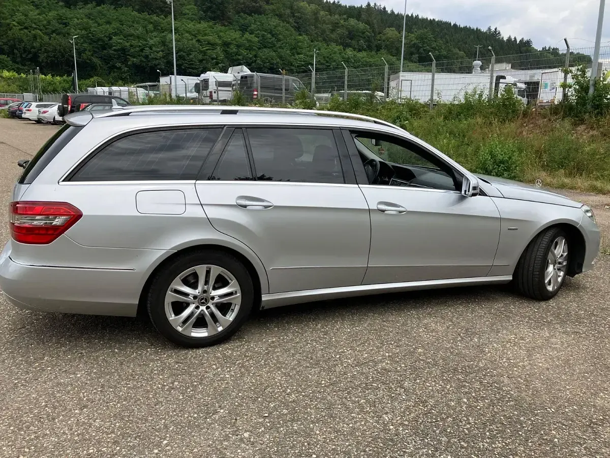 Gebraucht Mercedes E250 Avantgarde 204 PS (150 kW) 2010 Silber Kombi