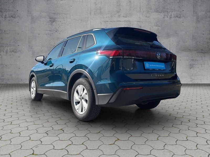 Gebraucht VW Tiguan 131 PS (96 kW) 2024 Blau SUV