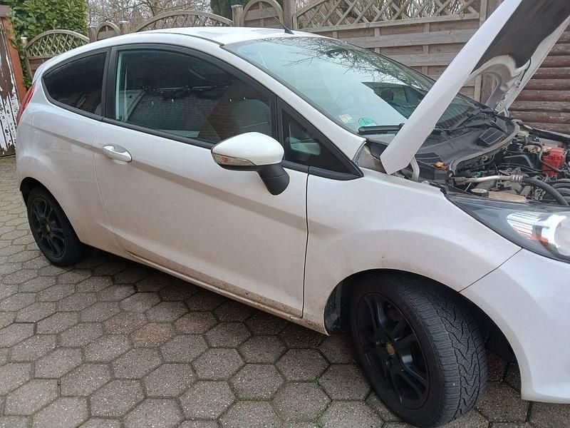 Gebraucht Ford Fiesta Champions Edition 60 PS (44 kW) 2012 Weiß Limousine