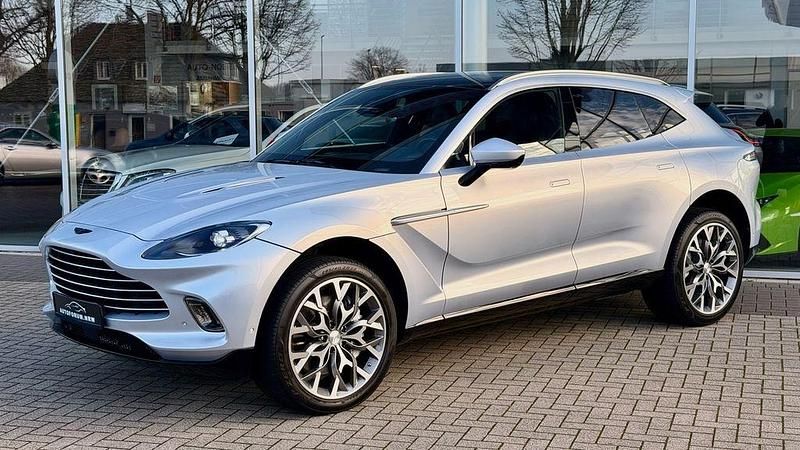 Gebraucht Aston Martin DBX 551 PS (405 kW) 2022 Silber SUV