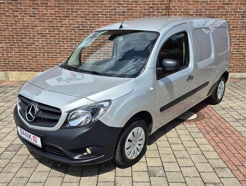 Brillantsilber metallic Gebraucht 2018 Mercedes Citan 111 Van / Kleinbus | 13.490 € (Fairer Preis) - Bild 1/4