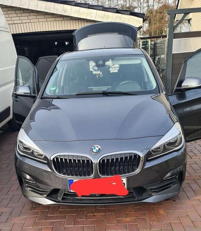 Gebraucht BMW 218 Advantage 150 PS (110 kW) 2020 Grau Van / Kleinbus